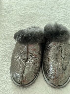 UGG Metallic Silver Faux-Fur Cuff Women's Slip-On Slippers